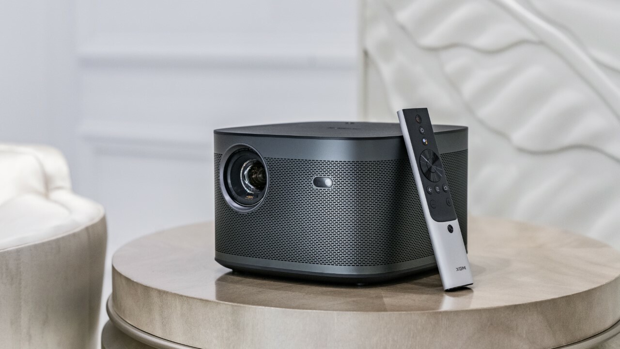 Xgimi Horizon Pro with remote