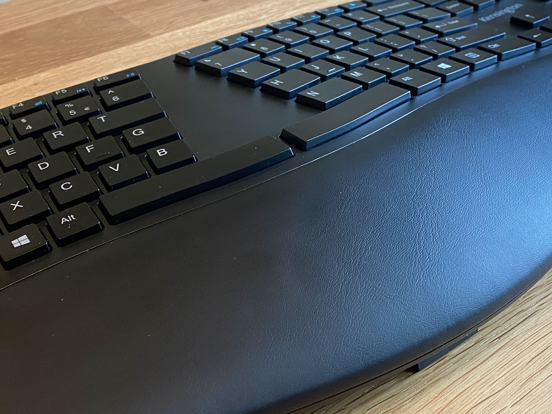 Kensington Pro Fit Ergo Wireless Keyboard wrist rest