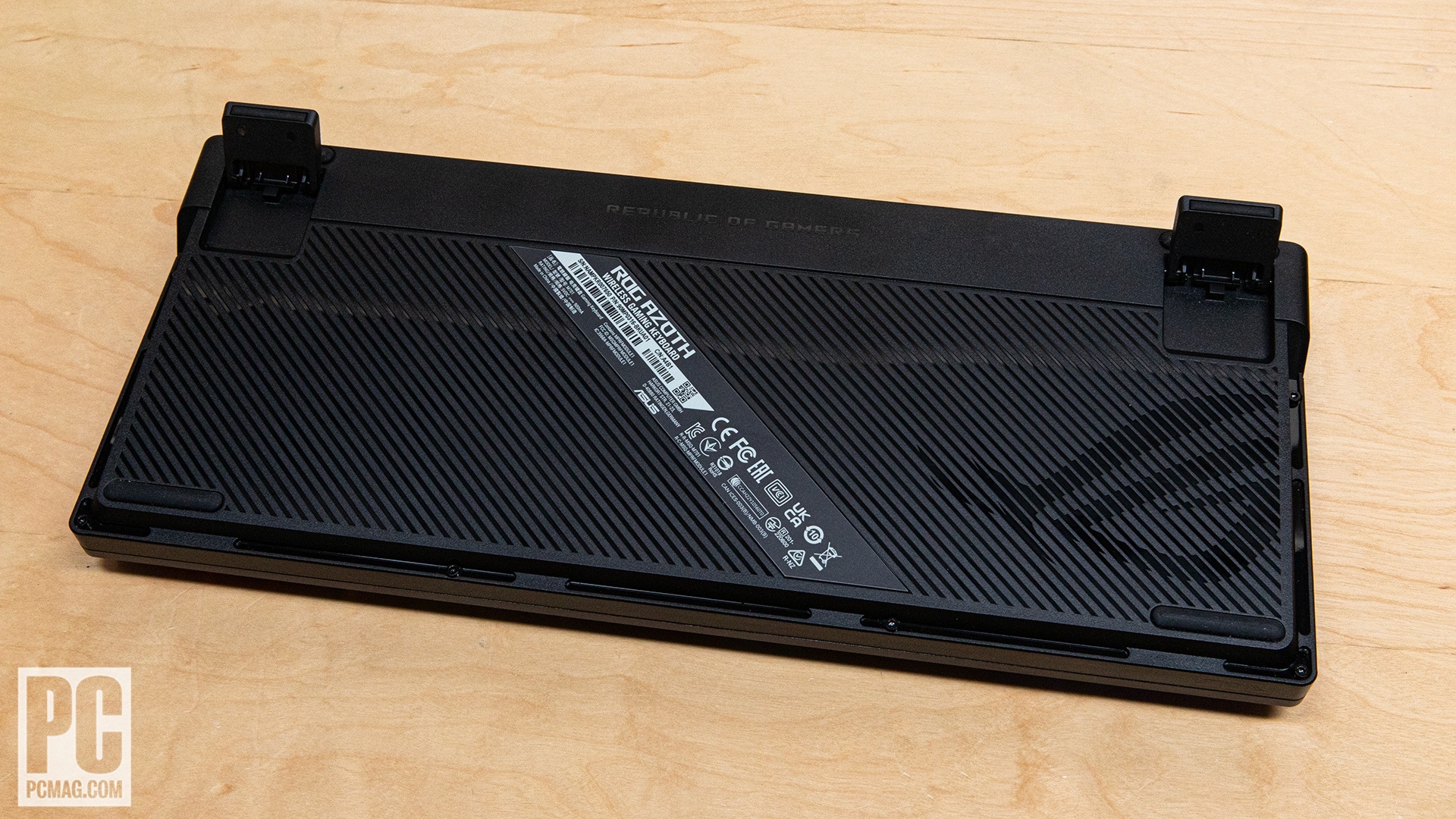 Asus ROG Azoth keyboard back