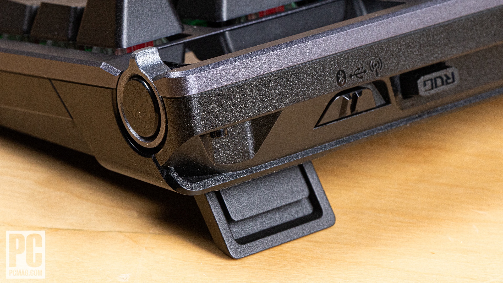 Asus ROG Azoth keyboard flip-out foot