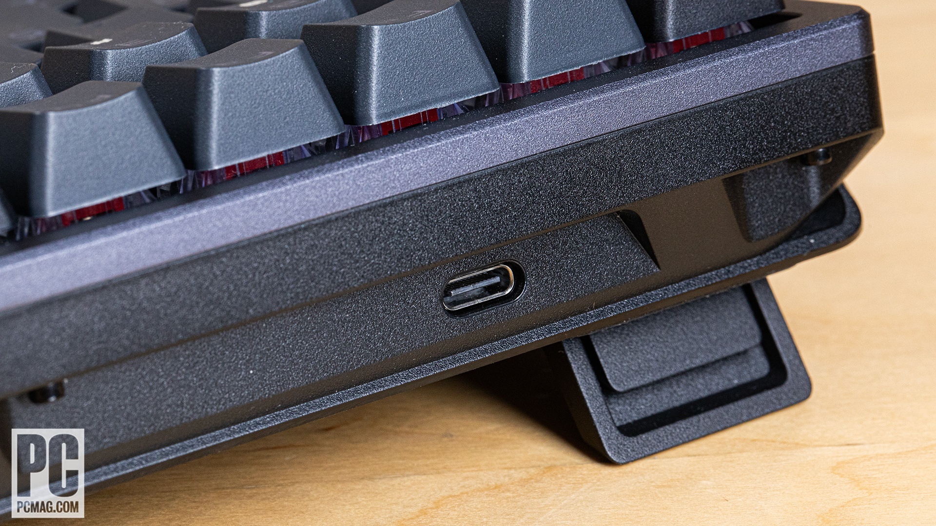 Asus ROG Azoth keyboard ports