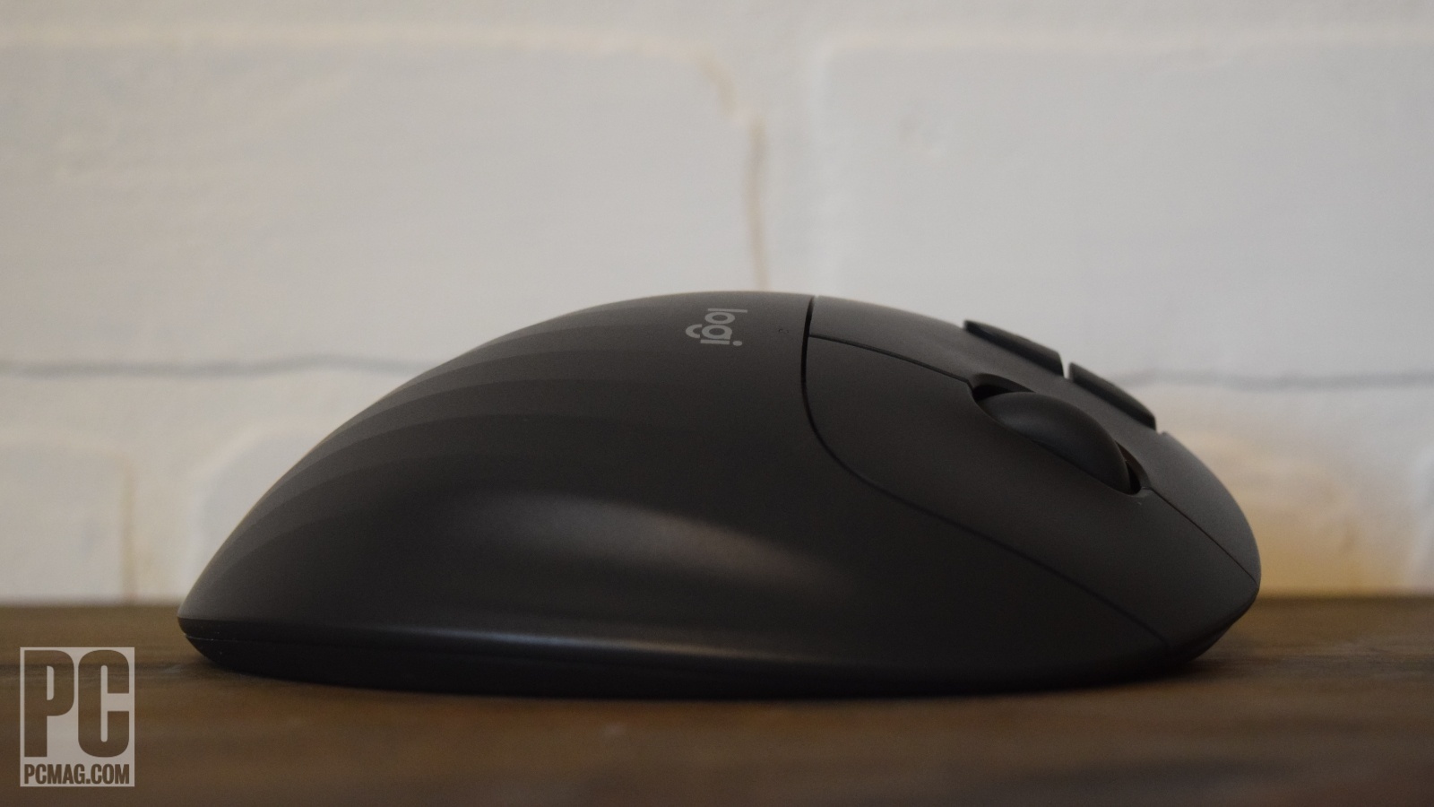 Logitech Ergo M575 side view