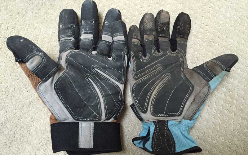 reinforced tab on Duluth work gloves