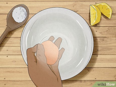 Step 1 Cleanse the egg in saltwater and lemon juice.