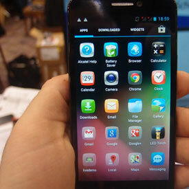 CES 2013 Hands On: World’s Slimmest Smartphone