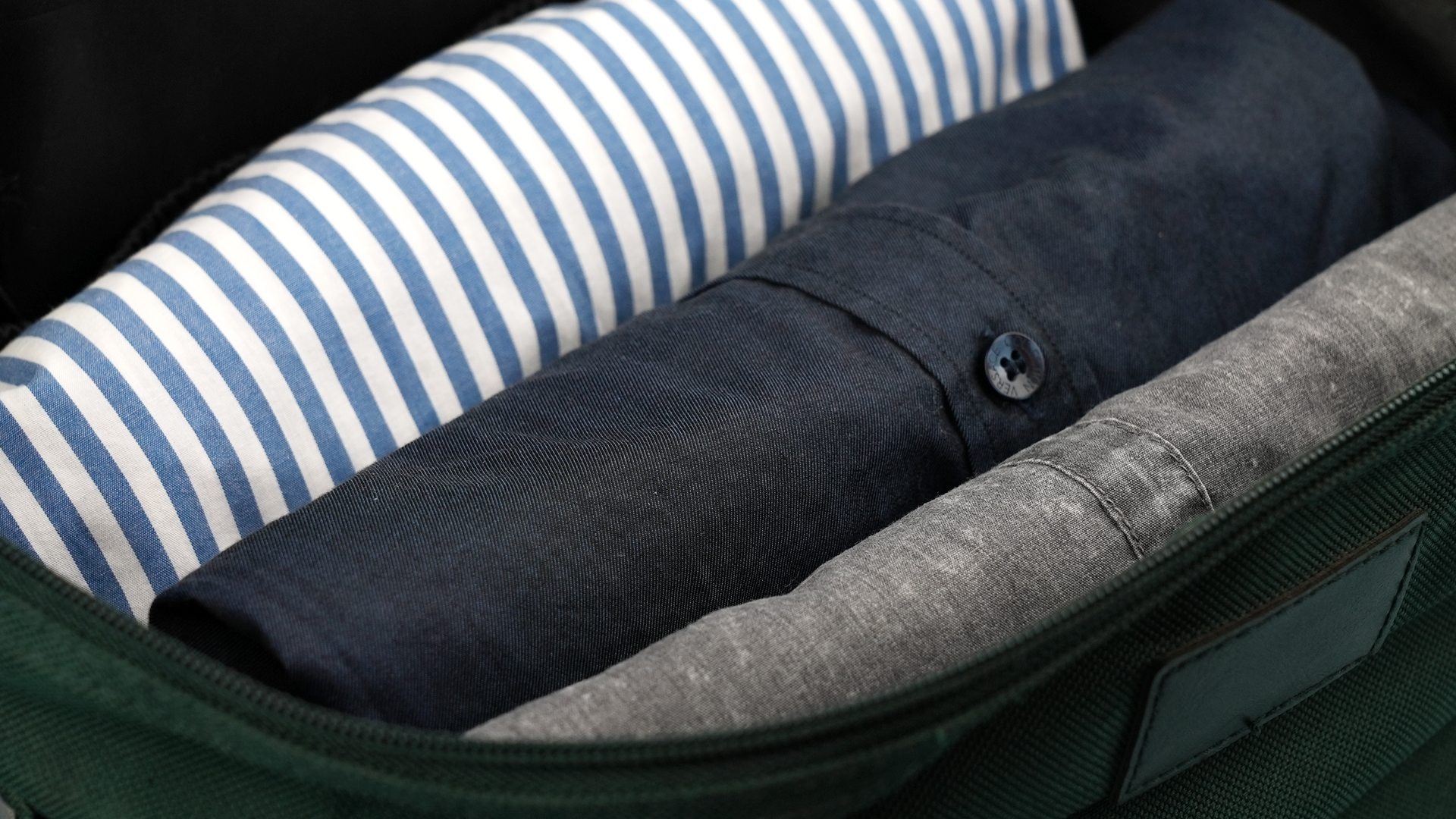 How to : How to Fold a Shirt for Travel