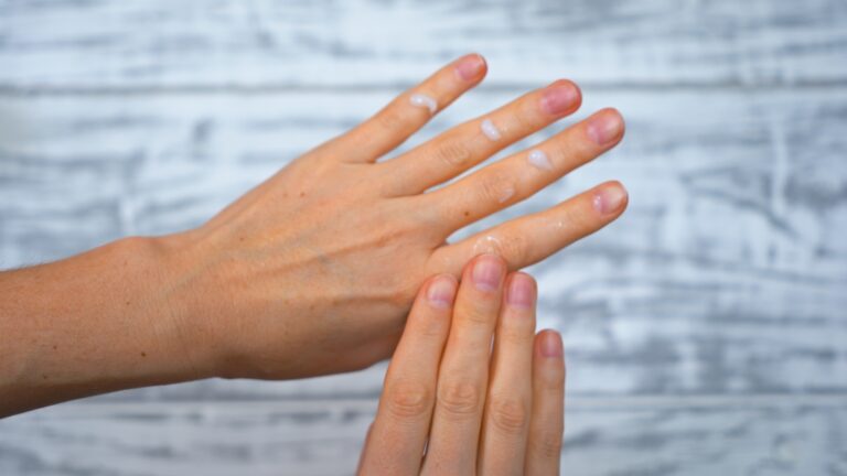 How to : Removing Acrylic Nails with Acetone, Dental Floss, or an Electric Filer How to : Removing Acrylic Nails with Acetone, Dental Floss, or an Electric Filer
