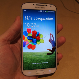 Samsung Galaxy S4 vs. Nokia Lumia 920: Spec Showdown