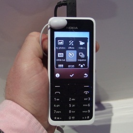 Hands On With the Nokia 105 and 301