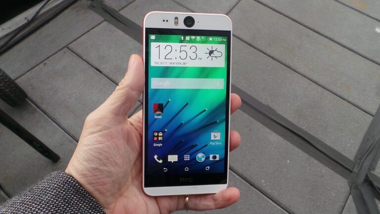 Hands On With the HTC Desire Eye Phone and Re Camera