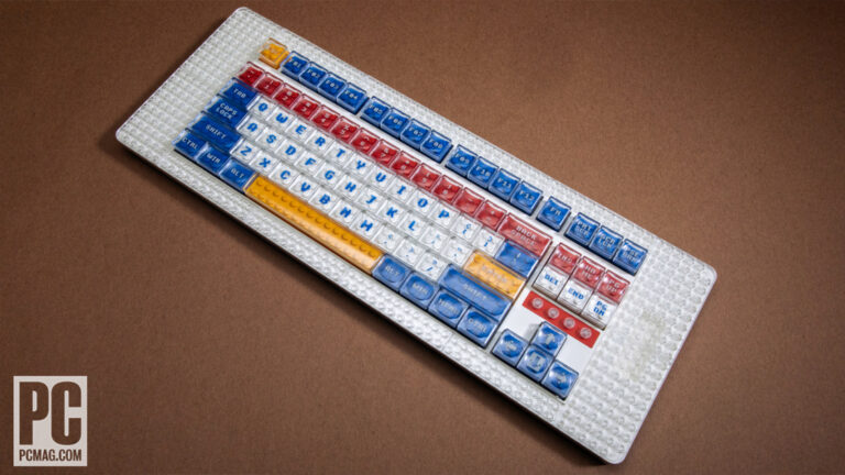 Hands On: MelGeek’s Lego-Compatible Pixel Keyboard Is Much More Than a Toy