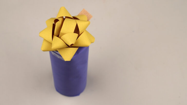 How to : 5 Simple Ways to Gift-Wrap a Cylinder Like a Pro