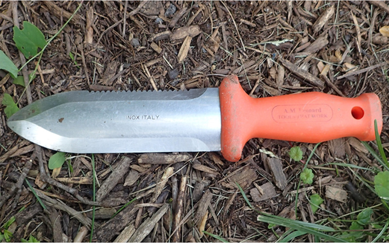 AM-Leonard-Classic-Soil-Knife