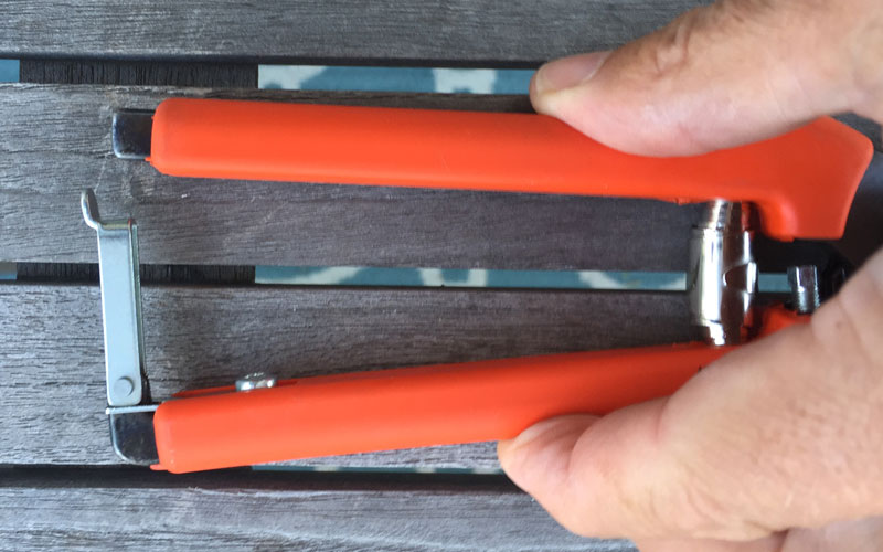 AM-Leonard-Double-Cut-Pruner-Locking-Mechanism