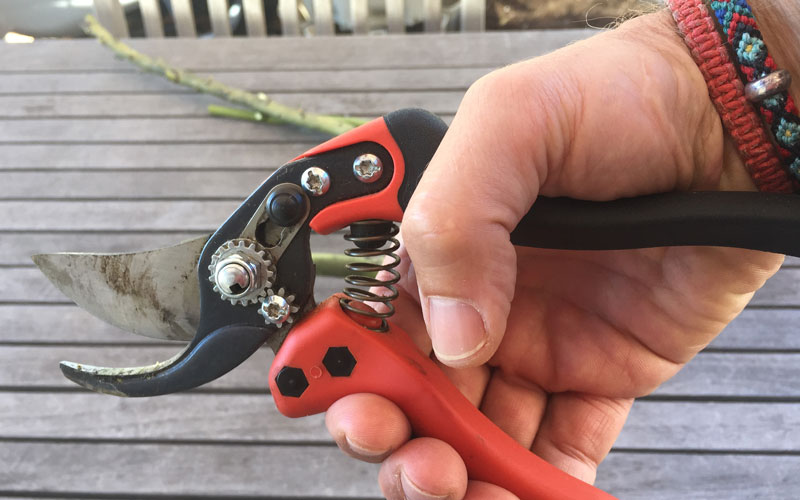 BAHCO PX-L2 thumb-and-index-finger-bumps
