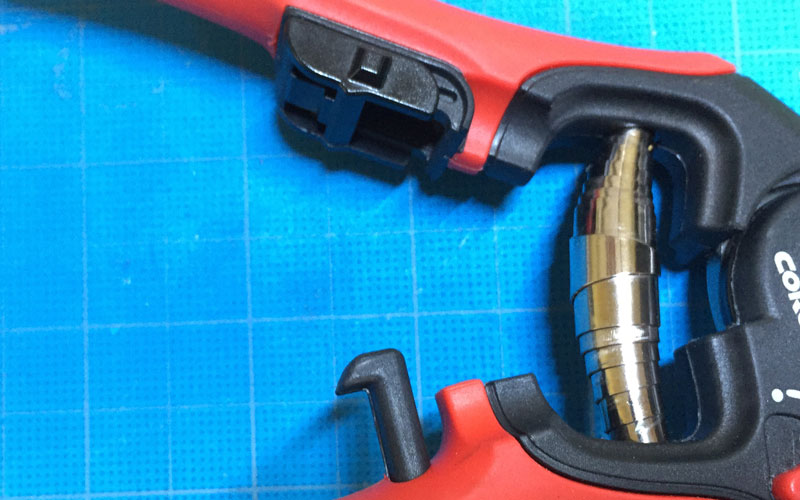 Corona Adjustable Grip Lock