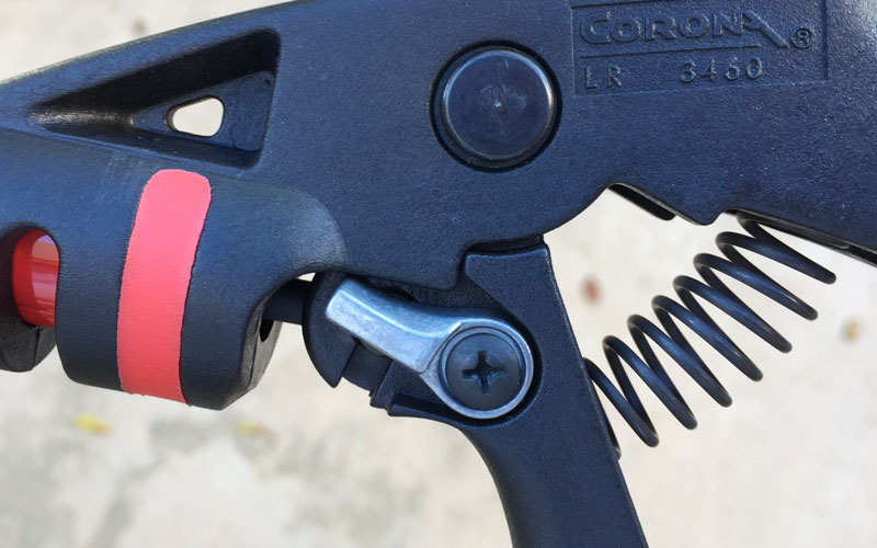 Corona Long Reach Pruner locking mechanism