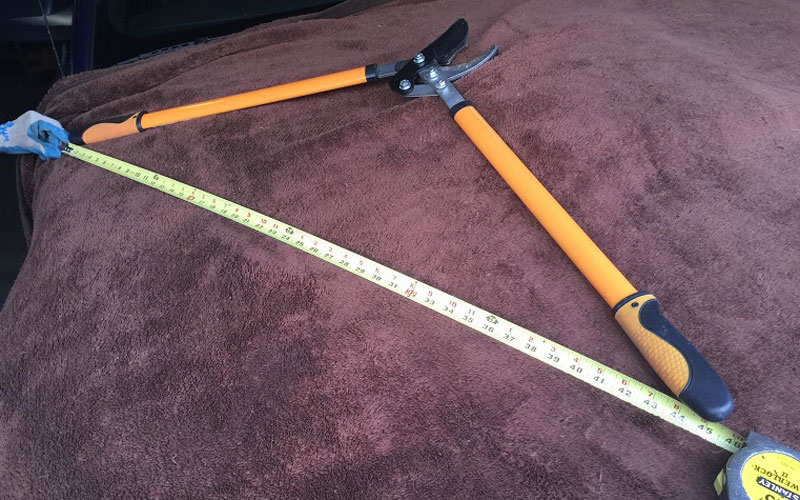 Fiskars Cut and Grab loppers open