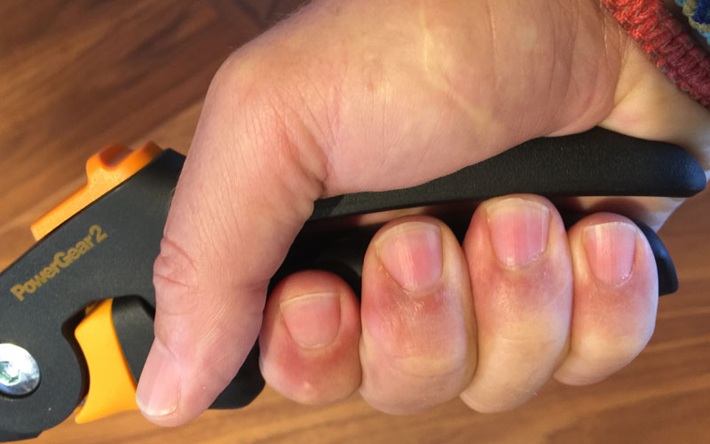 Fiskars-PowerGear2-handles-to-close-together