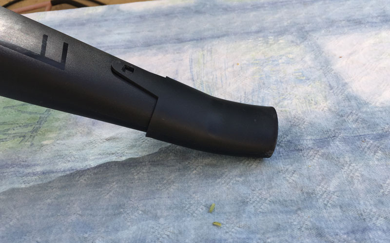 Greenworks-24-Volt-Sweeper-angled-nozzle-and-tip-3