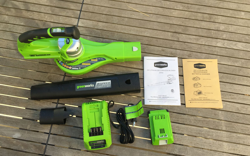 Greenworks-24-Volt-Sweeper-box-contents