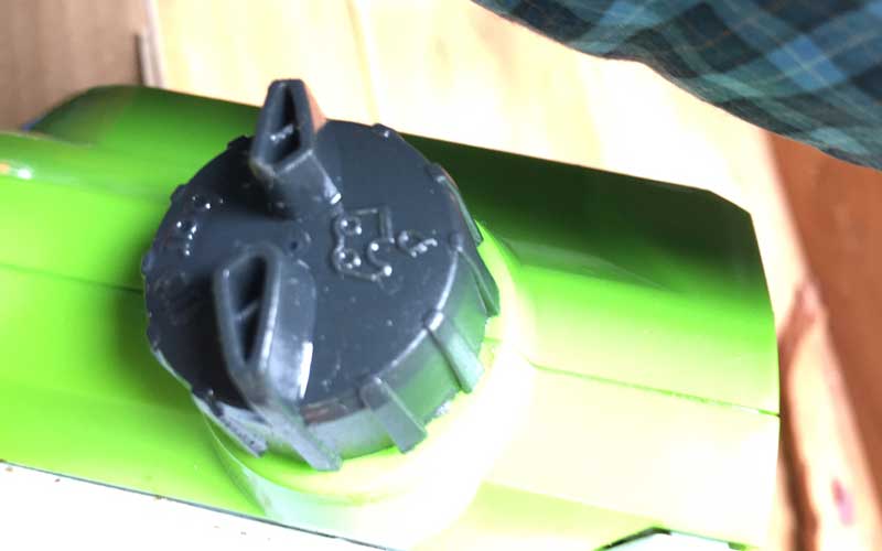 greenworks-bar-and-chain-oiler-cap