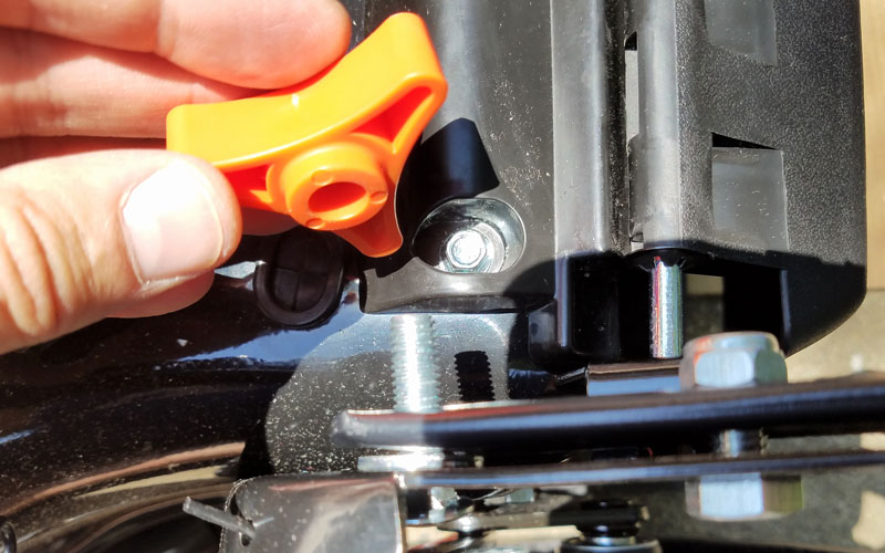 Redback triangle knob for assembly