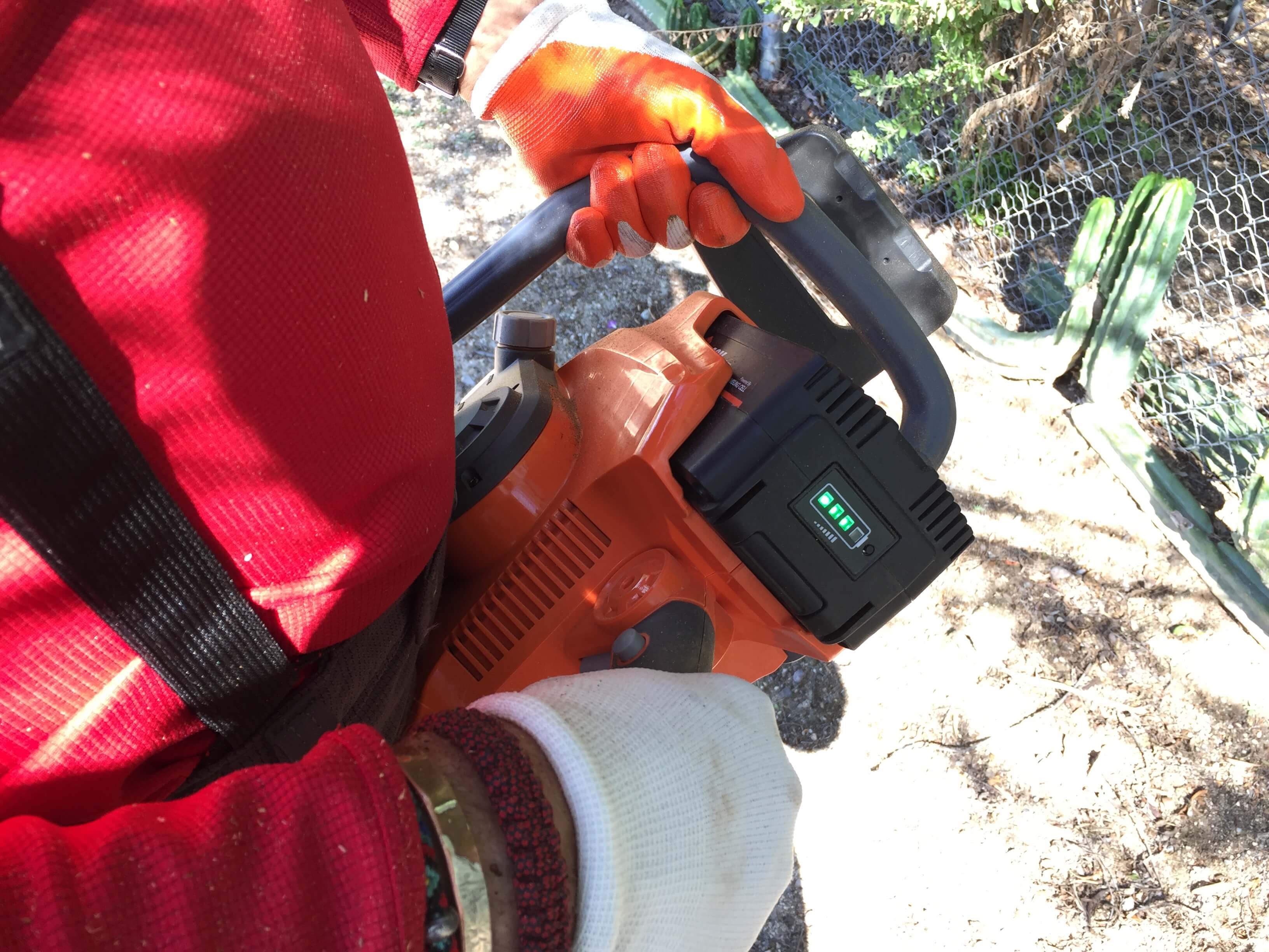 Redback Chainsaw battery light indicator