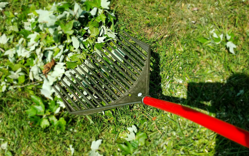 Troy-Bilt Chipper Shredder using the golden gark