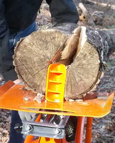 yardmax-log-splitter-in-action