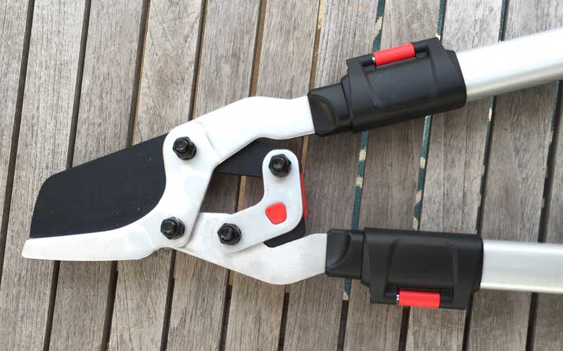 bolts on back of Corona ComfortGEL+ lopper