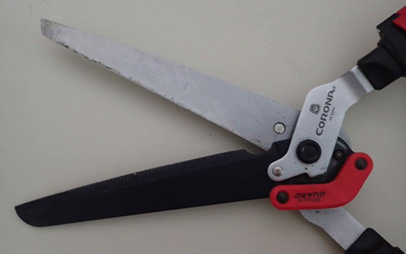 Corona ComfortGEL Extendable Hedge Shears HS 4344 Shock Guard