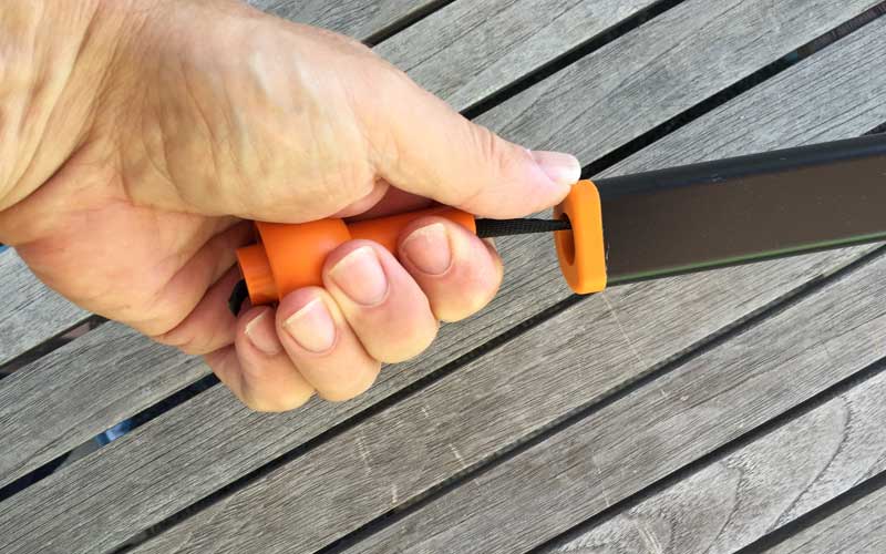 An easy-to-grasp ball at the rear of the Pruning Stik to make those longer pruning cuts.