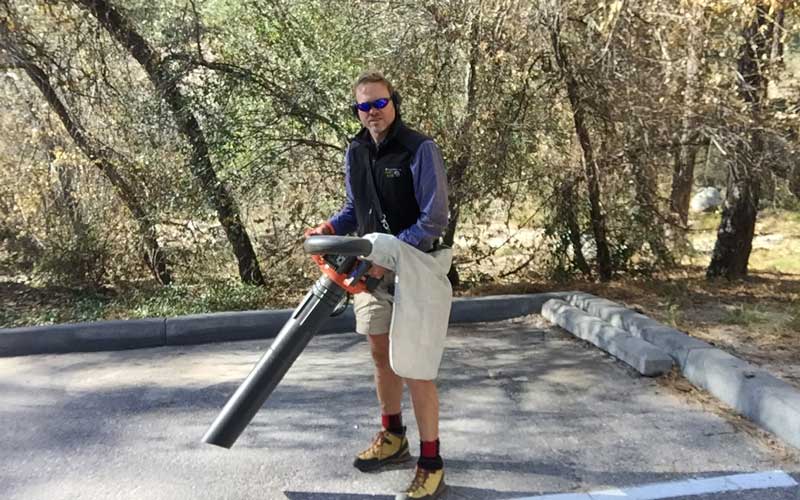 Husqvarna-JH-using-as-mucher-vac