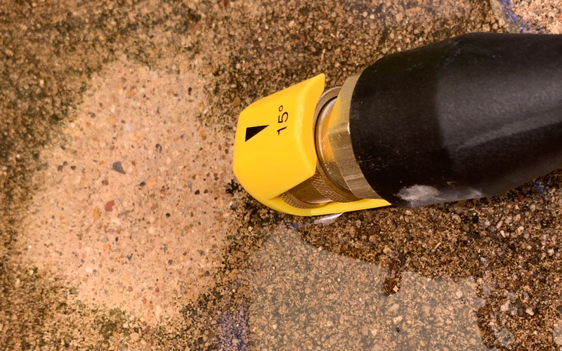 Sun-Joe-Cordless-Pressure-Washer-test-on-concrete