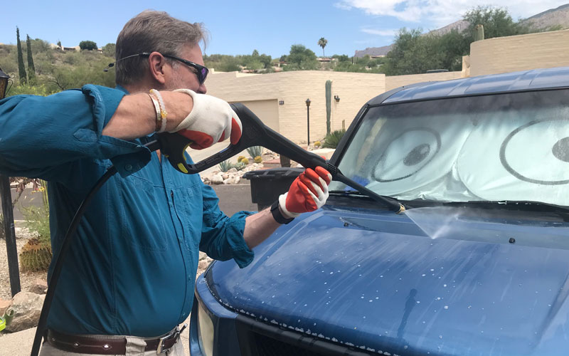 Sun-Joe-Cordless-Pressure-Washer-washing-car