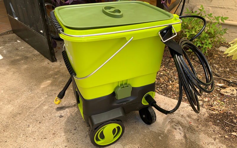 Sun-Joe-Cordless-Pressure-Washer-with-bucket