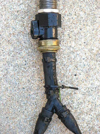 The water flow can be adjusted with the valve.