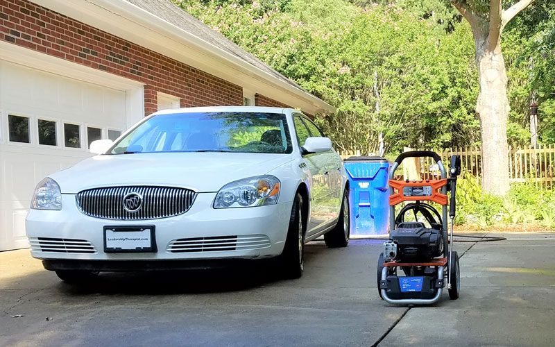Yard Force Pressure Washer (YF3100ES-R) washed car