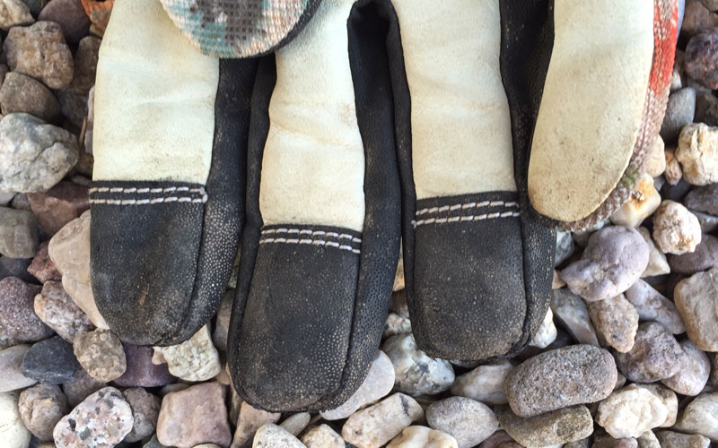 reinforced fingertips on gardening gloves